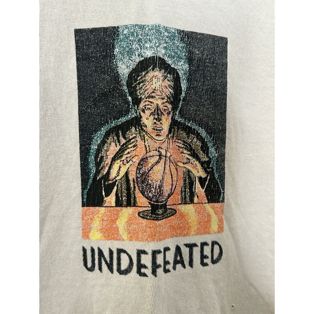 UNDEFEATED T-Shirt Beige Basketball Crystal Ball insight Fortune Teller Large